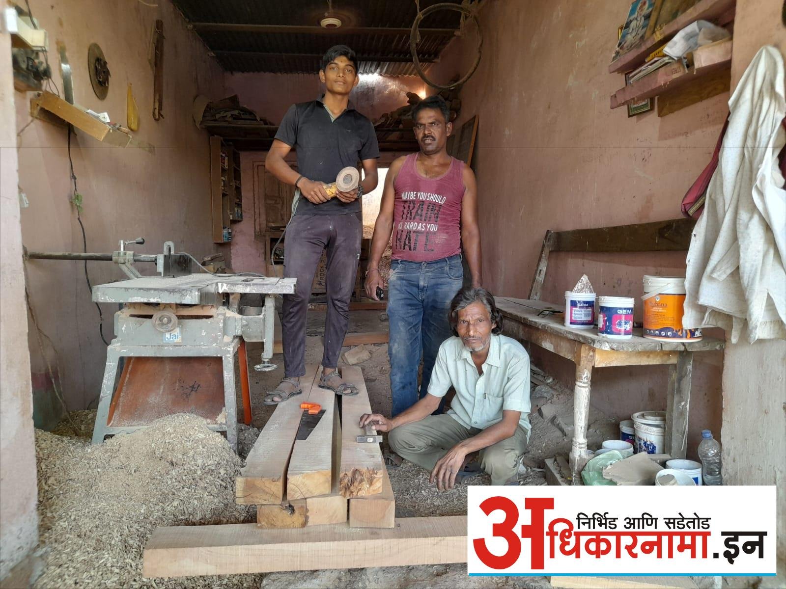 शेतीच्या कामासाठी लाकडी औजारांऐवजी लोखंडी औजारांना शेतकऱ्यांची पसंती