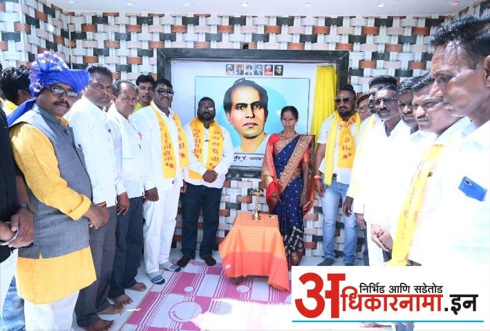 मांडवा येथे अण्णाभाऊ साठे तैलचित्राचे व चौकाचा लोकार्पण सोहळा संपन्न