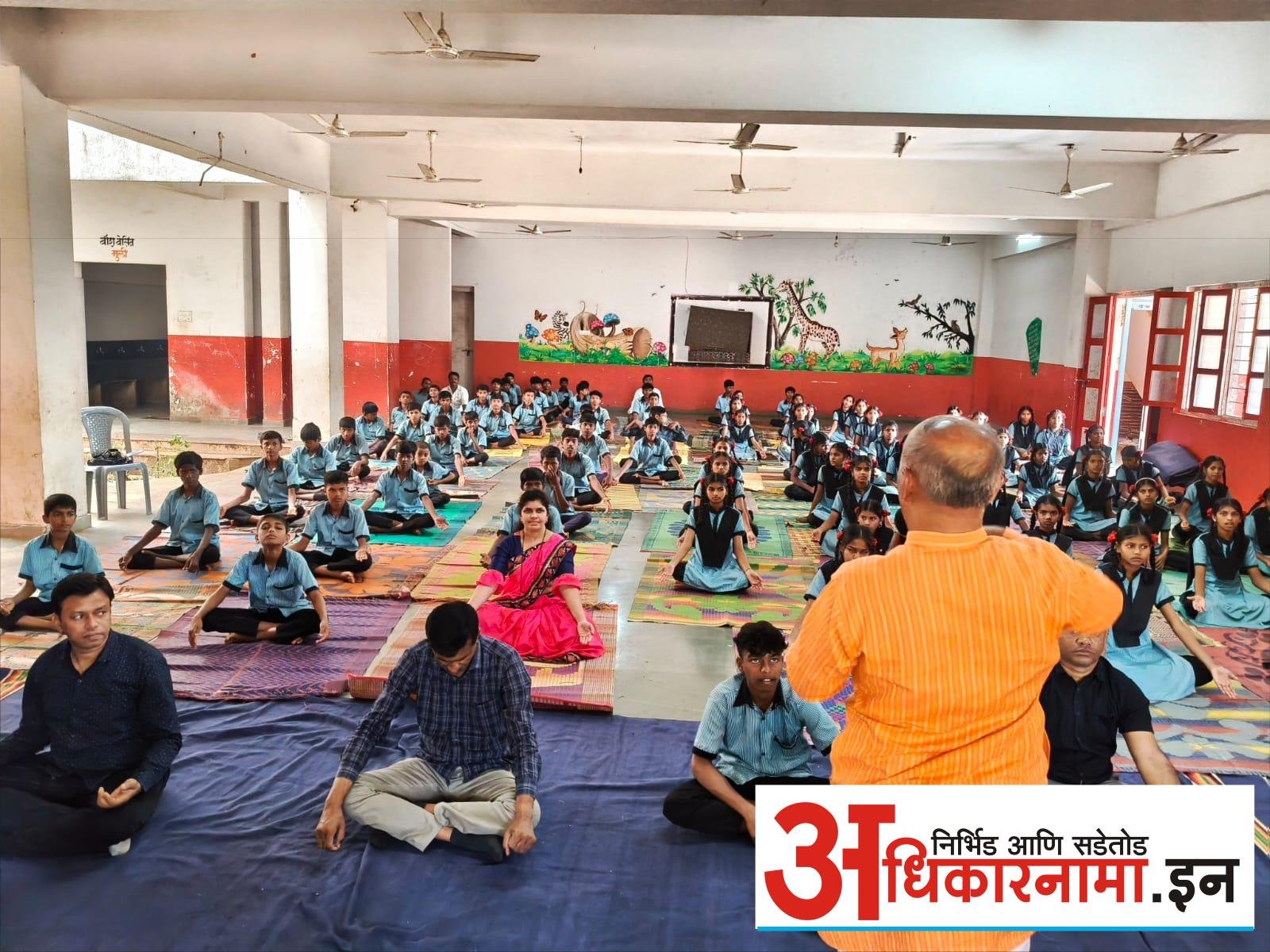 आदिवासी शाळा, पडसरे येथे आर्ट ऑफ लिव्हिंगचे उत्कर्ष योगा व मेधा योगा कोर्स संपन्न