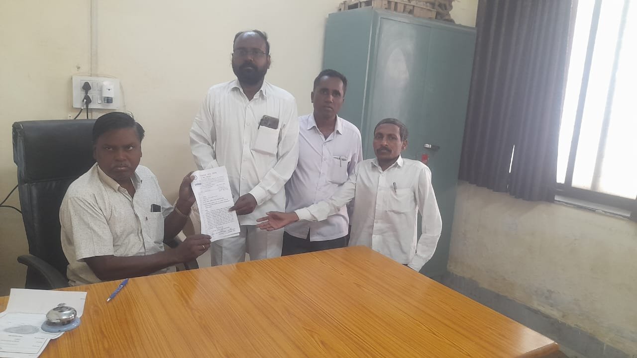 बिलोलीत भारतीय बौद्ध महासभेच्या वतीने तहसीलदारांना निवेदन