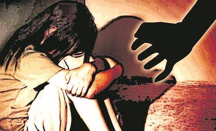 अल्पवयीन मुलीस लग्नाचे आमिष दाखवून शारीरिक संबंध ठेवल्याप्रकरणी पोक्सो व ॲट्रॉसिटी अंतर्गत गुन्हा दाखल