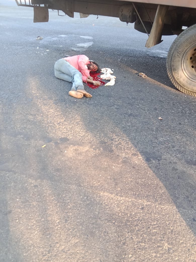 ट्रक व दुचाकी अपघातात 1ठार व 1 गंभीर जखमी
