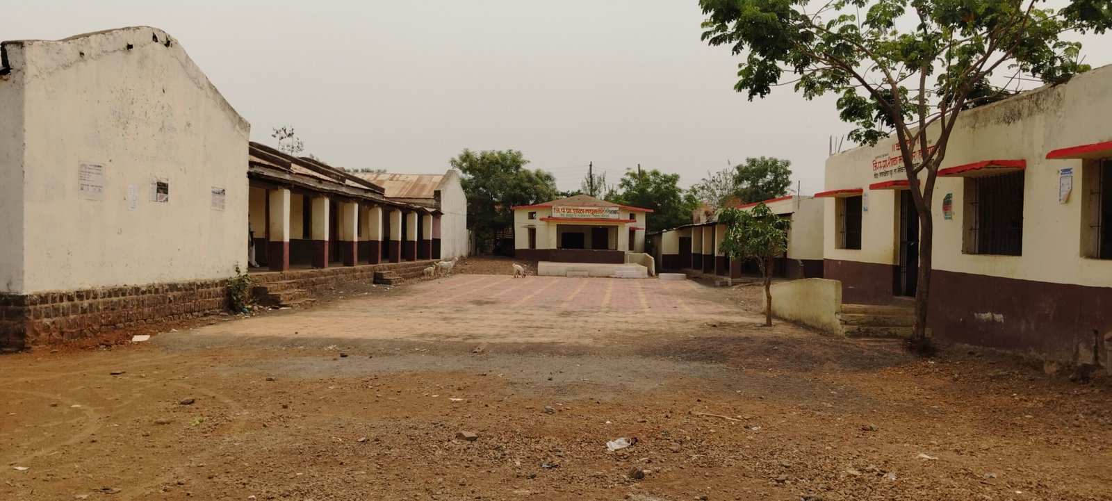 पेव्हर ब्लॉकमुळे बदलले शाळेच्या मैदानाचे सौंदर्य
