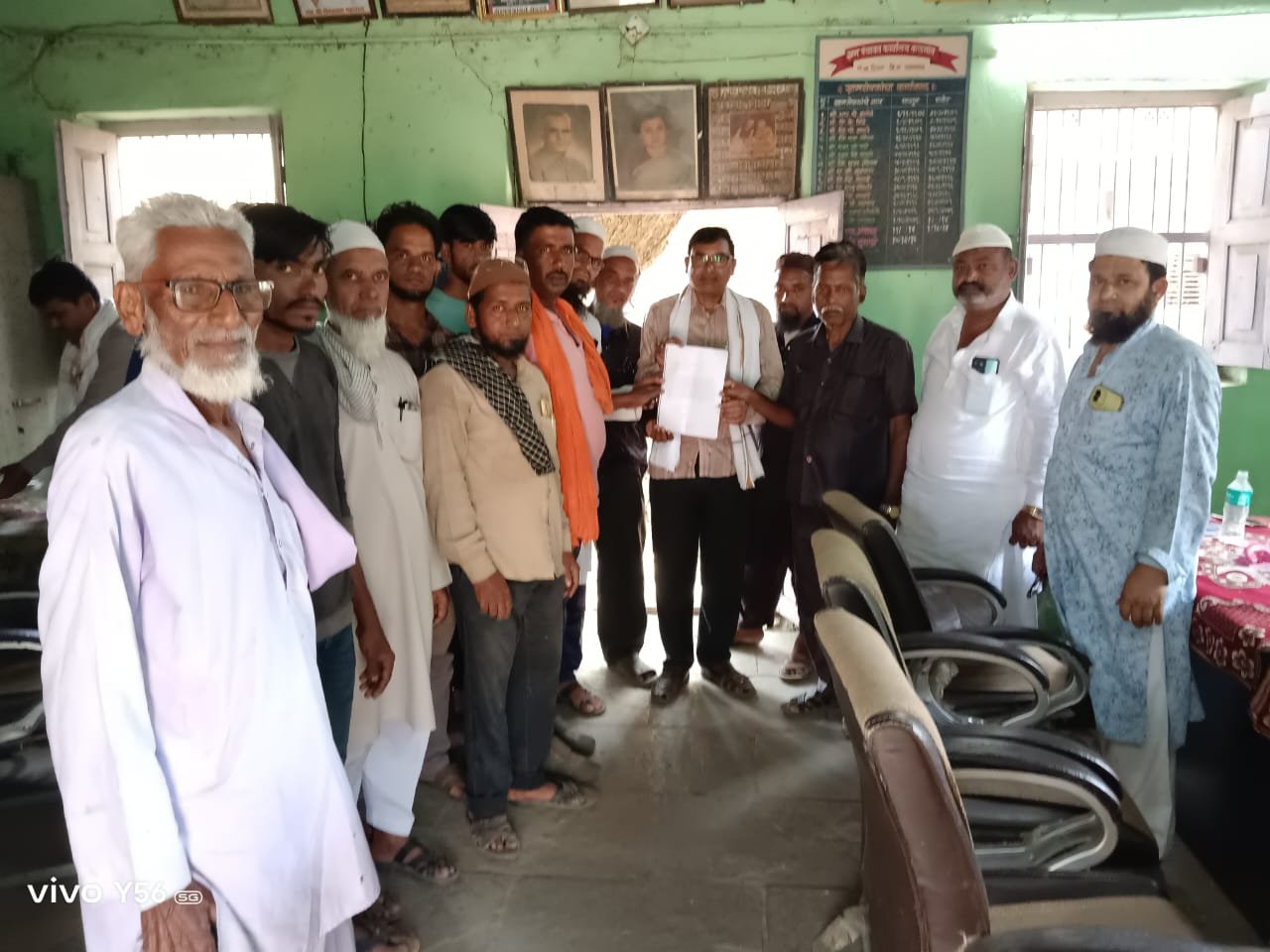 कधी संपणार कलगावची पाणी टंचाई; ग्रामसेवक उमरकर यांना निवेदन