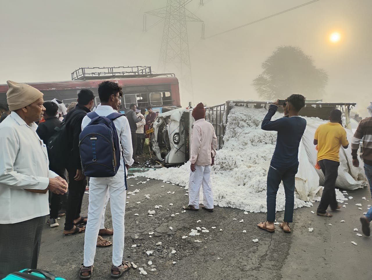 वालतुर- पुसदबस आणि महिंद्रा पिकप बोलेरोचा अपघात बसमधील प्रवासी किरकोळ जखमी, जीवित हानी टळली