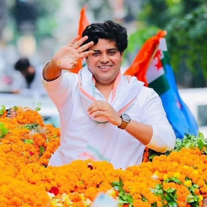 रविवारी प्रसिद्ध शायर आणि राज्यसभा खासदार इम्रान प्रतापगडी पाथरीत