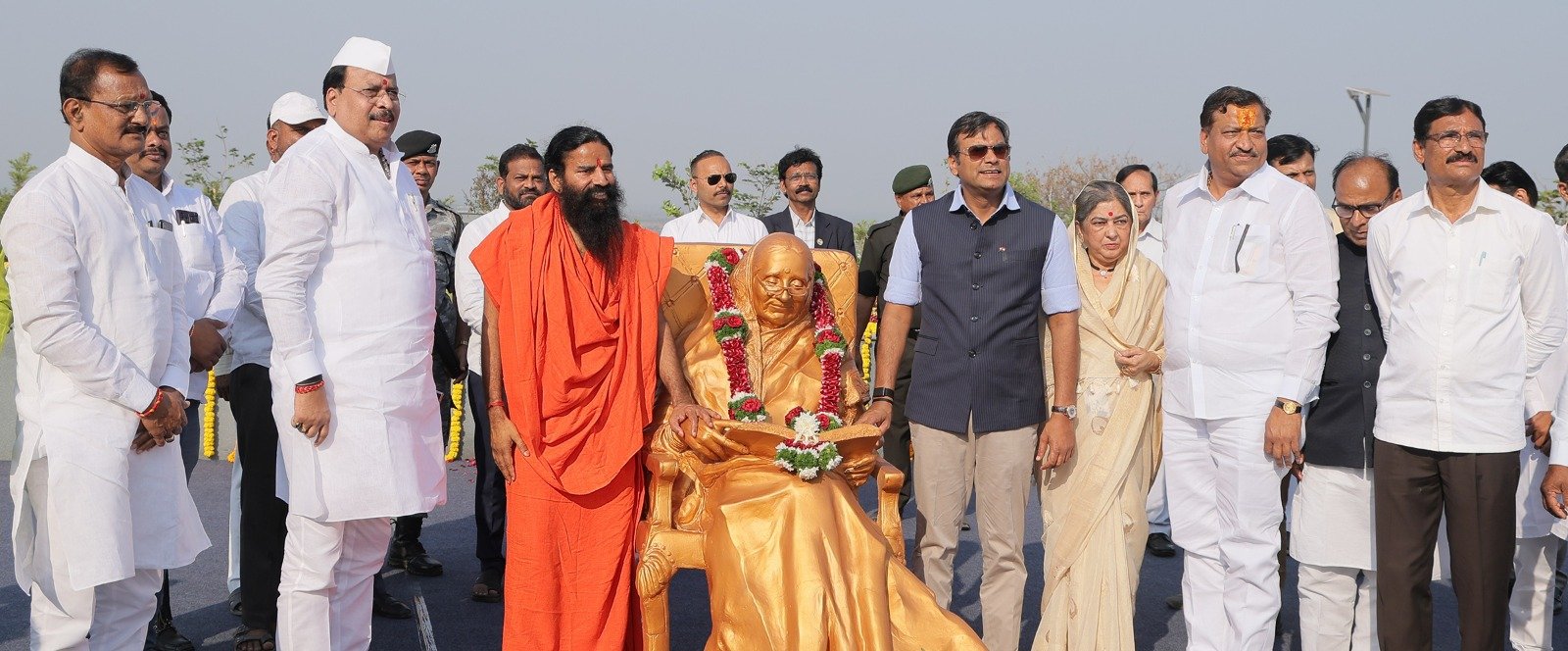 राष्ट्रनिर्मितीसाठी समाजाची भागिदारी महत्वाची स्वामी रामदेव बाबा यांनी विचारः ‘लाईफ ट्रान्सफॉर्मेशन सेंटर’चे उद्घाटन