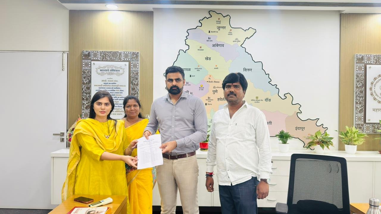 जिल्हाधिकारी जितेंद्र डुडी यांची अंकिता पाटील ठाकरे यांनी पुणे येथे घेतली भेट