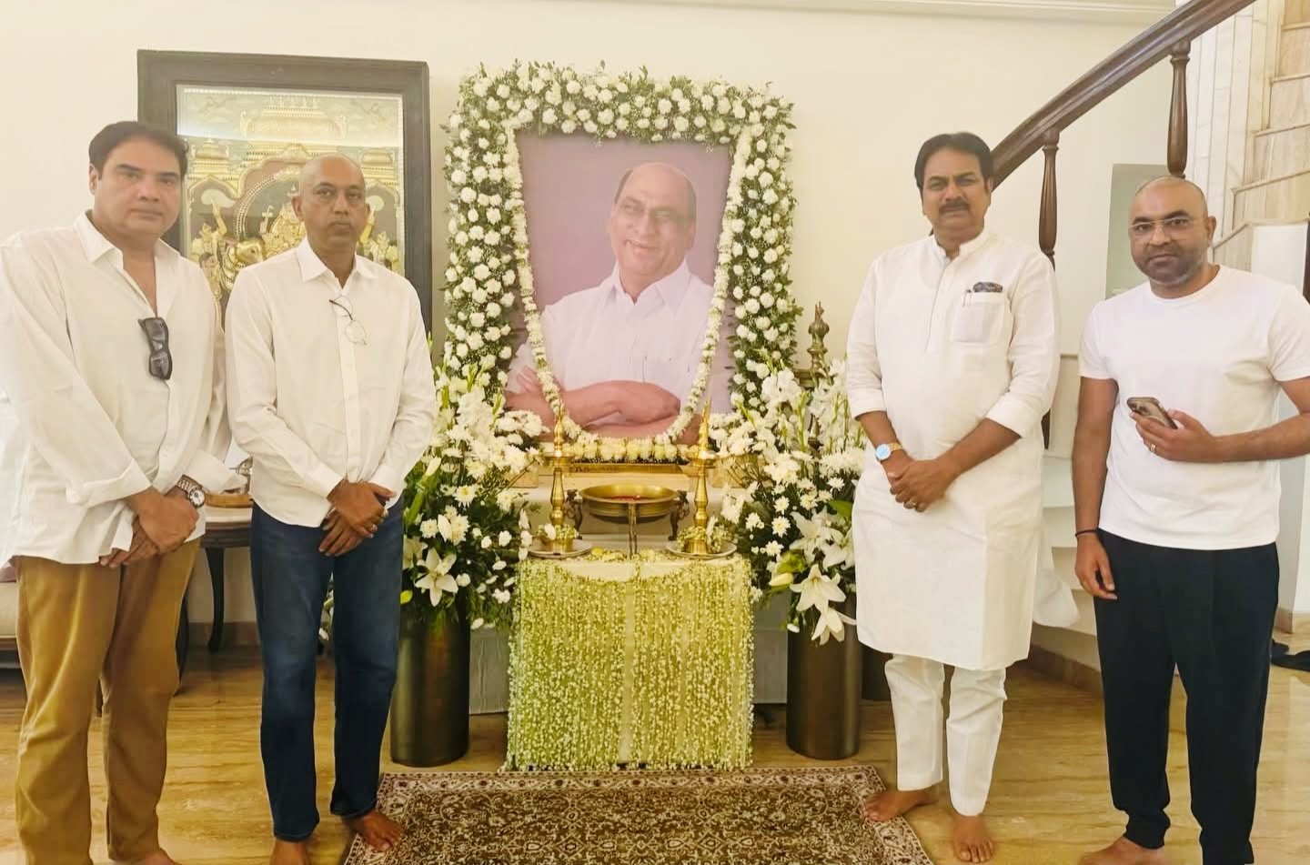 हर्षवर्धन पाटील यांचेकडून दत्ता मेघे कुटुंबीयांचे सांत्वन.