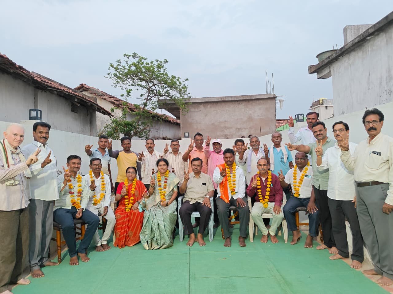 माजी आ. प्रा.अतुल देशकर यांच्या मार्गदर्शनात जनतेची कामे समर्पित भावनेने करीन - सौ.वंदना शेंडे