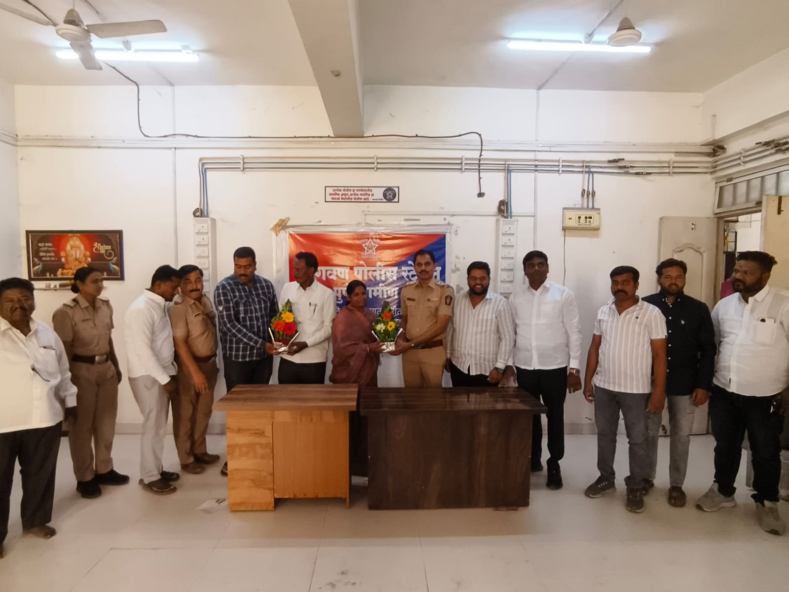 इंदापूर तालुक्यातील पिंपळे येथे रस्त्यावर २० तोळे सोने महिलेने केले मुळ मालकाला परत