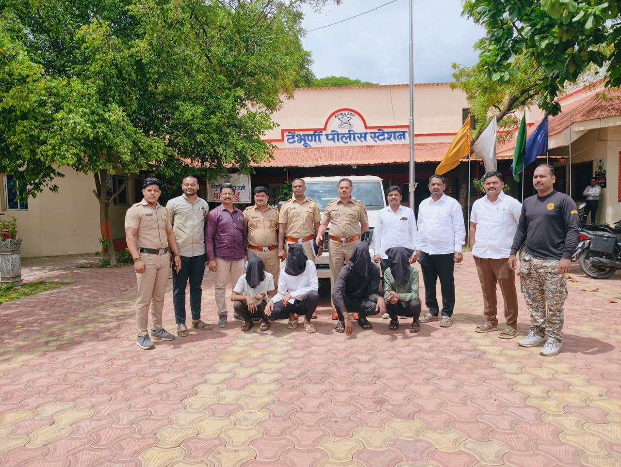 टेंभुर्णी पोलीसाची दमदार कामगिरी पुणे सोलापूर हायवे पोलीसांनी केले आरोपीला गजाआड रोडवर जबरी चोरी करणा-या टोळीला अटक