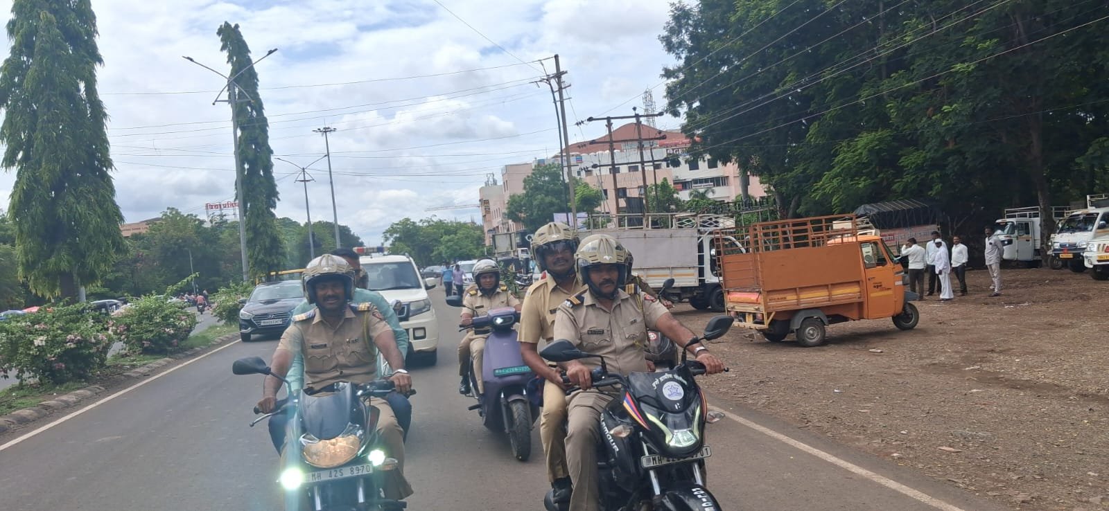 बारामती तालुका पोलीस ठाणे हद्दीतील अवैद्य दारू विक्रीच्या धंद्यावर वेग वेगळ्या ठिकाणी  पोलिसांची  कारवाई