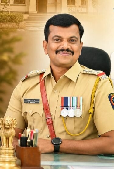 वालचंदनगरचे सहाय्यक पोलीस निरीक्षक राजकुमार डुनगे यांची बदली...                 दोन वर्षांच्या कार्यकाळात नागरिकांचा विश्वास संपादन; सहकार्याबद्दल सर्वांचे मानले मनःपूर्वक आभार
